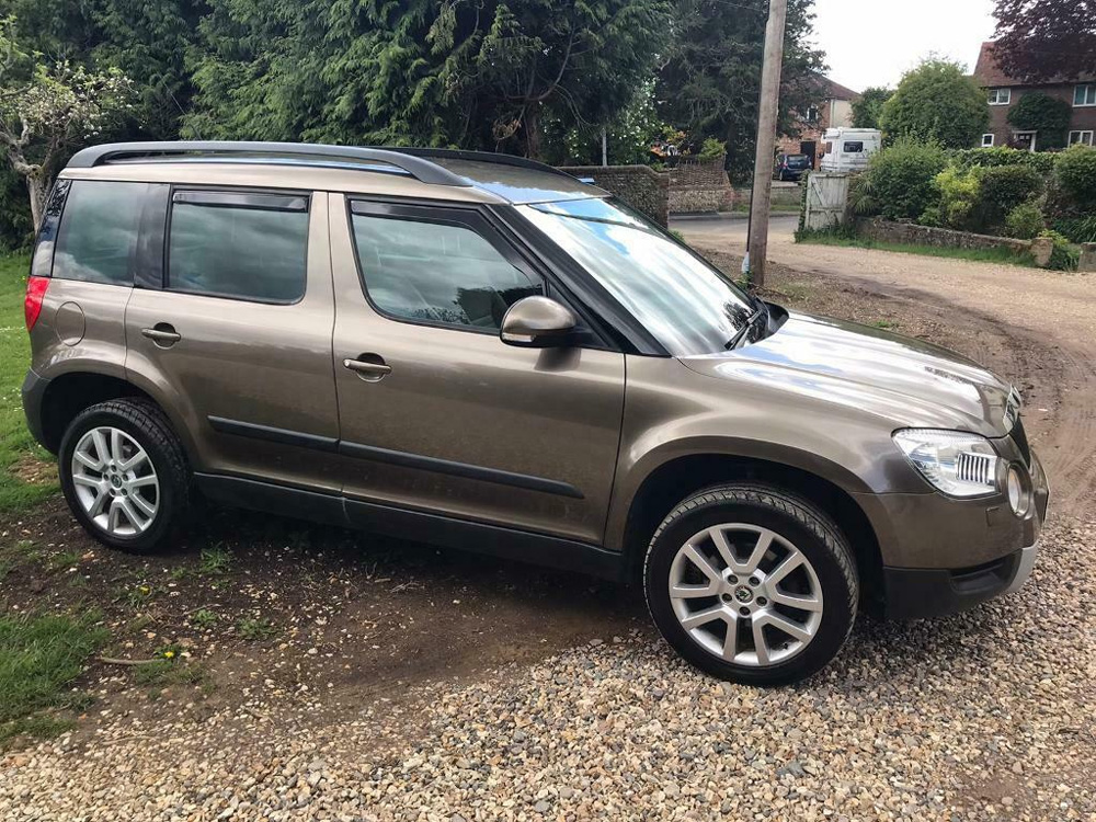 Skoda-Yeti-Elegance-TDI-CR-140-2010-New-img01